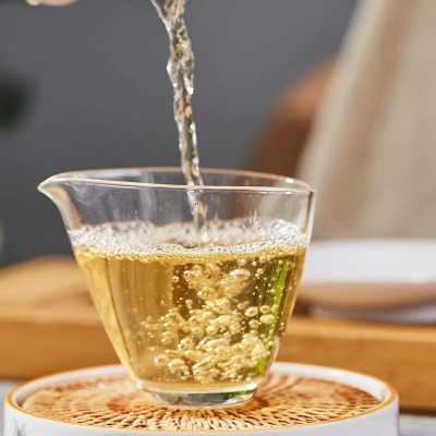 福鼎高山白茶饼散茶花香毫香白牡丹王茶叶小方片饼干茶批发500g图4